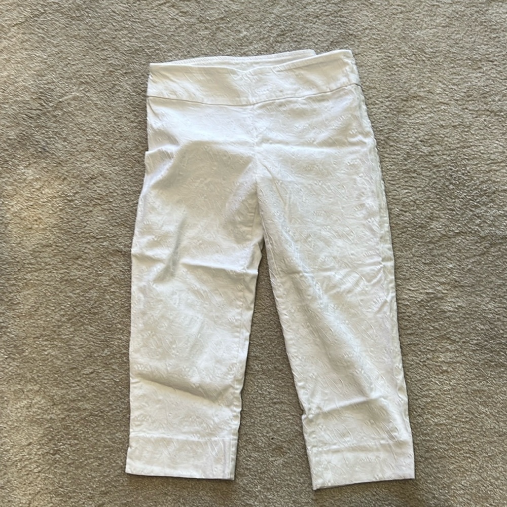 White pull on capris